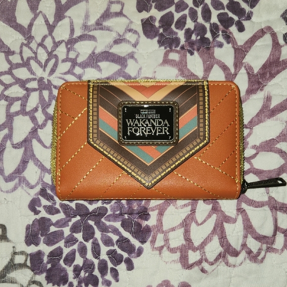 Loungefly Black Panther Wakanda Forever - Picture 2 of 3